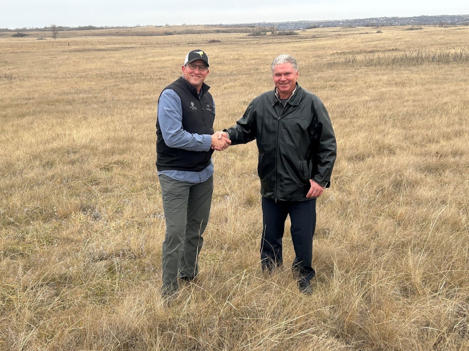 Dr. Kiel Drake, Director, Prairie Region, Birds Canada (Left) and Brant Kirychuk, General Manager, Saskatchewan Stock Growers Foundation (Right). 